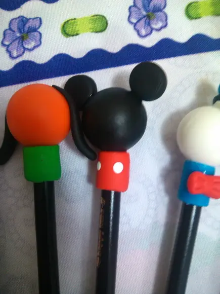 lápis com ponteira turma do mickey