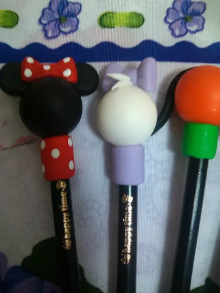 lápis com ponteira turma do mickey
