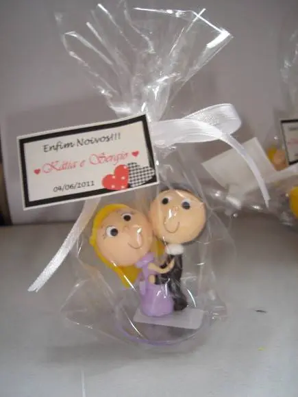 Lembrancinha casal abraçadinho