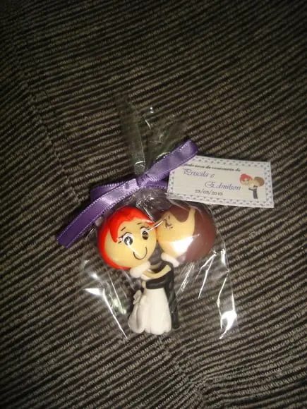 Lembrancinha de Casamento Casal Abraçado