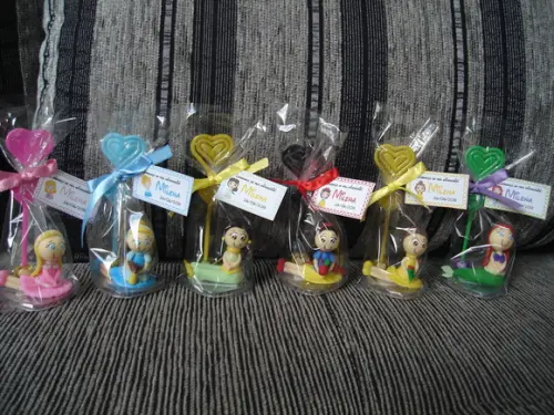 Lembrancinha princesas com porta recado