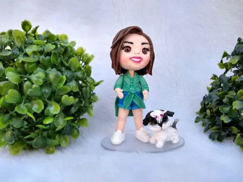Menina com cachorro