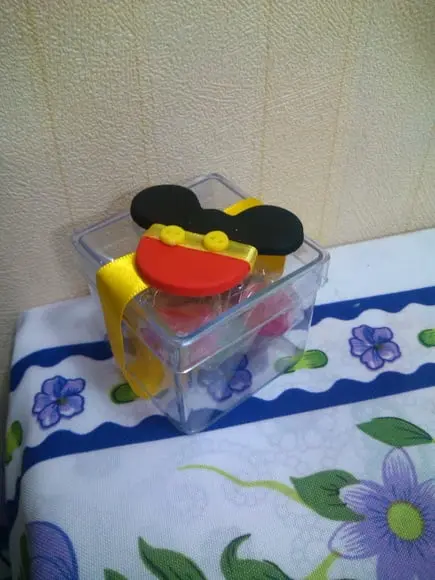 Mickey na caixinha de acrílica