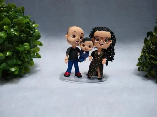 Miniatura Personalizada Casal com Filho de Colo