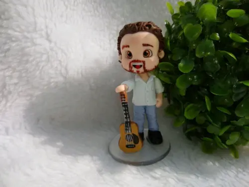 Miniatura personalizada com guitarra
