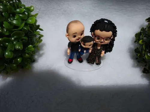 Miniatura Personalizada Casal com Filho de Colo