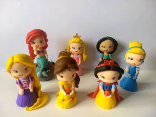 Princesas de biscuit, enfeite de mesa ou topo de bolo