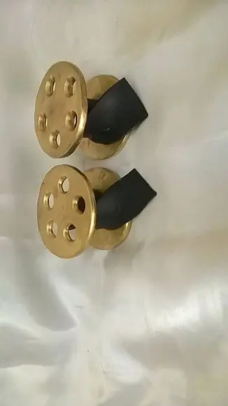 Rolo de fita dourado