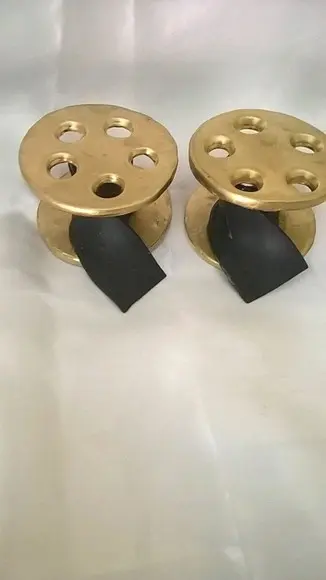 Rolo de fita dourado