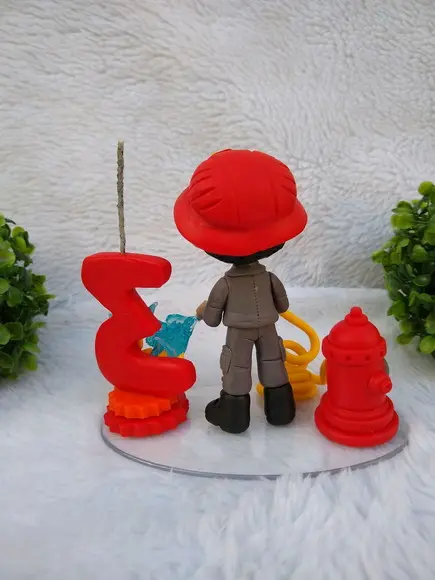 Topo bombeiro com vela