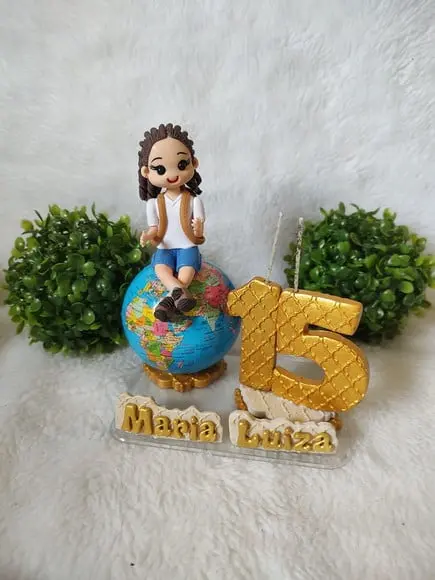 Topo de Bolo 15 Anos Menina no Globo Terrestre