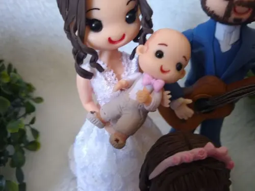 Topo De Bolo Casal Com 2 Filhos E Violão