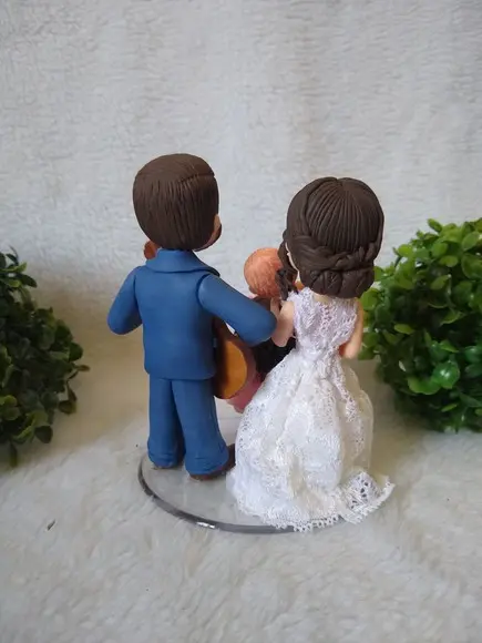 Topo De Bolo Casal Com 2 Filhos E Violão