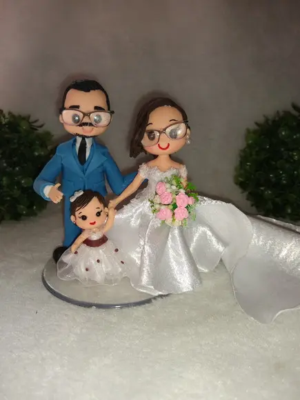 Topo de Bolo Casamento Casal com 1filho