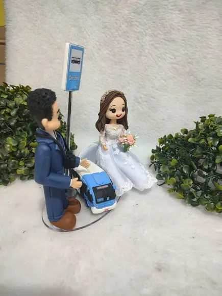Topo de Bolo Casamento Noivinhos Profissão
