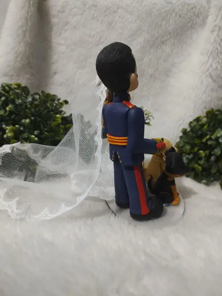 Topo de Bolo Casamento Noivo Soldado com 2 Pets