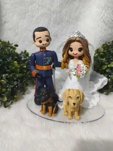 Topo de Bolo Casamento Noivo Soldado com 2 Pets