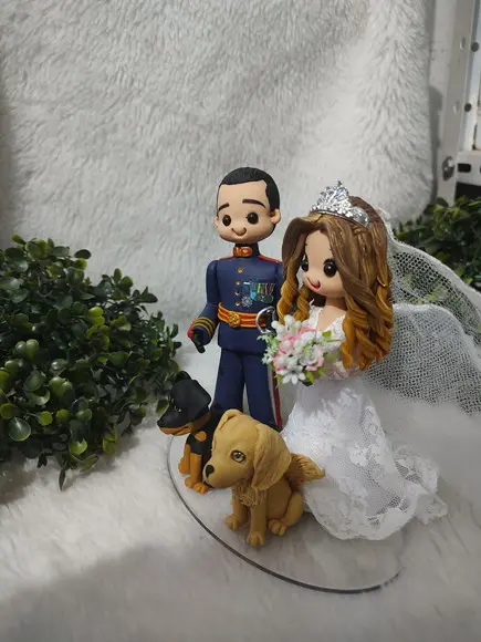 Topo de Bolo Casamento Noivo Soldado com 2 Pets