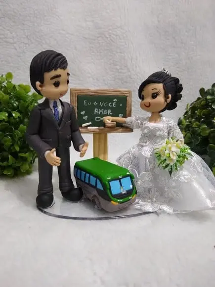 Topo de Bolo Casamento Professora e Motorista de Ônibus