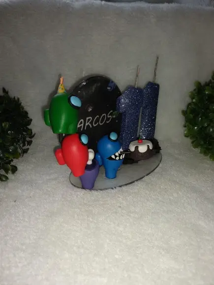 Topo de bolo com vela among us
