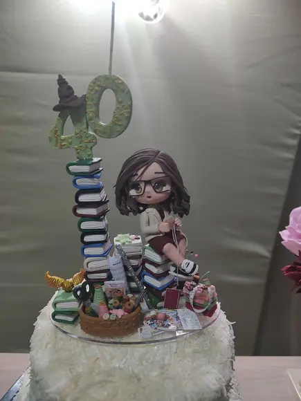 Topo de Bolo com Vela Menina e Seus Hobby