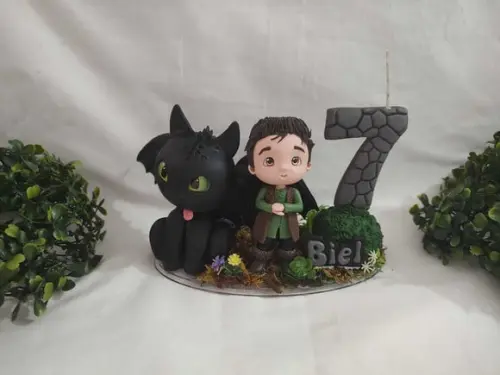 Topo de Bolo Dragão com Menino , Vela e Nome