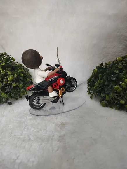Topo de Bolo Menino na Moto