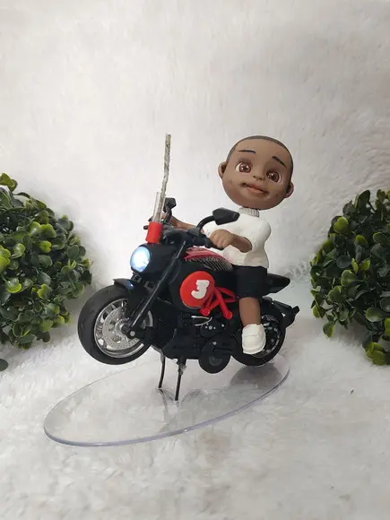 Topo de Bolo Menino na Moto
