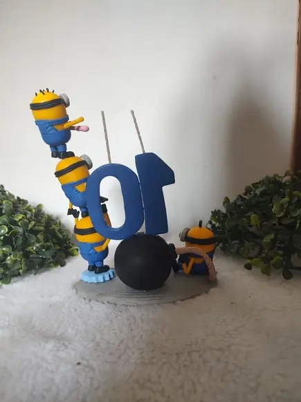 Topo de Bolo Minions com Vela 2 Números