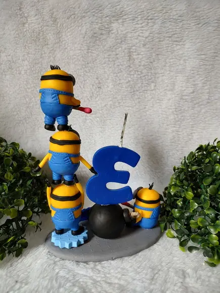 Topo de Bolo Minions com Vela