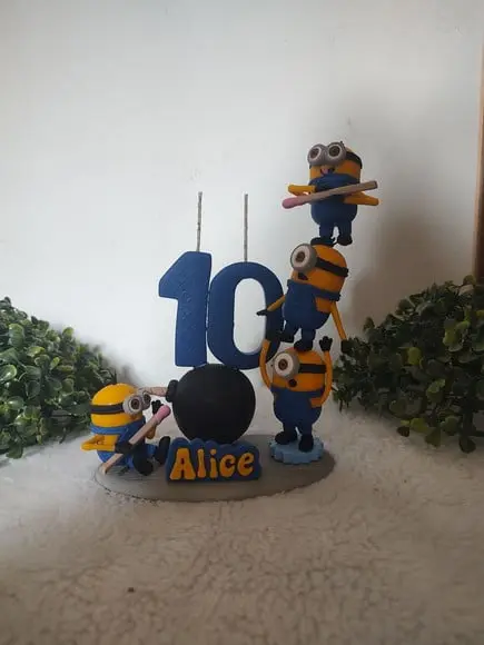 Topo de Bolo Minions com Vela 2 Números