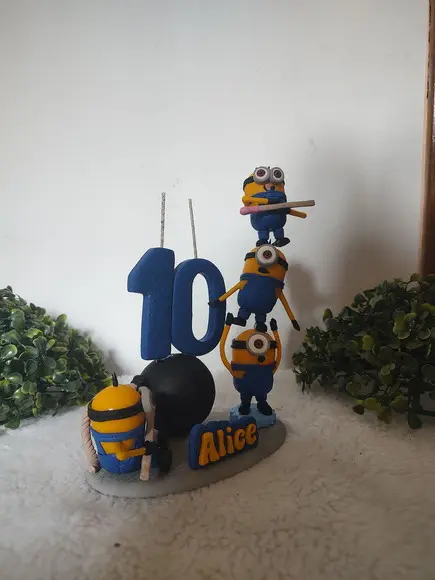 Topo de Bolo Minions com Vela 2 Números