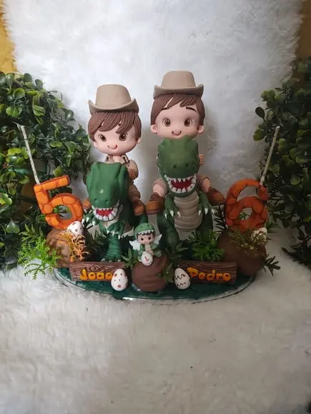 Topo de Bolo para Irmãos no Tema Dinossauro