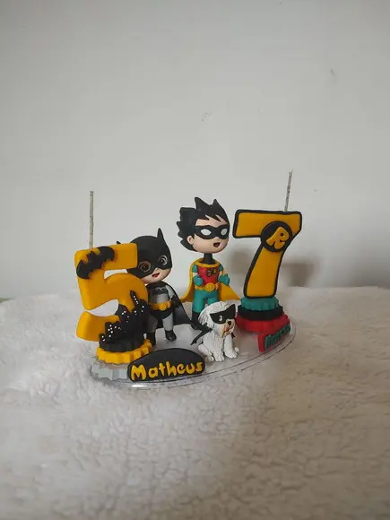 Topo de Bolo para Irmãos no Tema Super Heróis com Pet