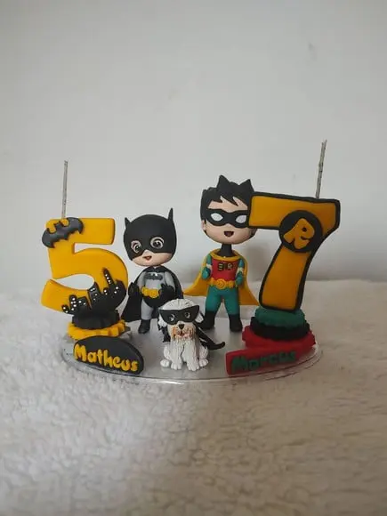 Topo de Bolo para Irmãos no Tema Super Heróis com Pet