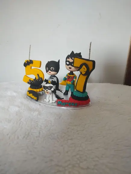 Topo de Bolo para Irmãos no Tema Super Heróis com Pet