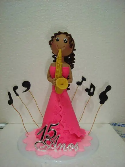 topo de bolo tocando