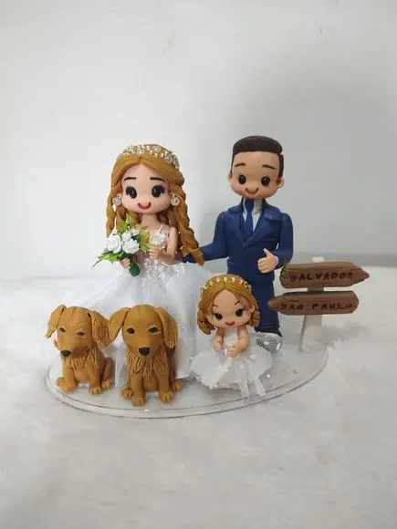 Topo de Casamento com Filho Pequeno e 2 Pet e Objeto