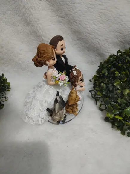 Topo de Casamento com Filha Pequena e 4 Pets