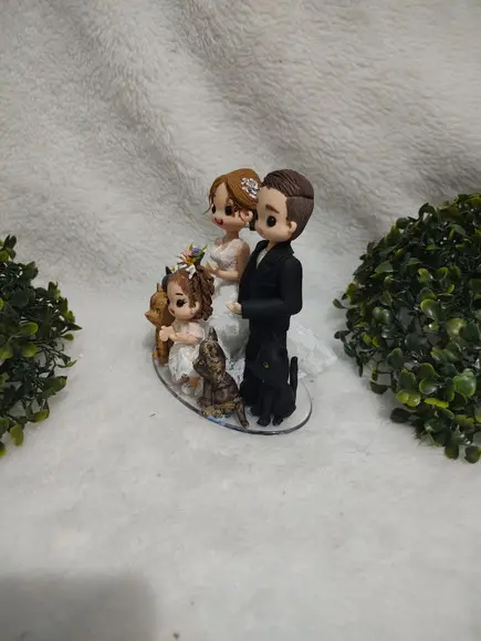 Topo de Casamento com Filha Pequena e 4 Pets