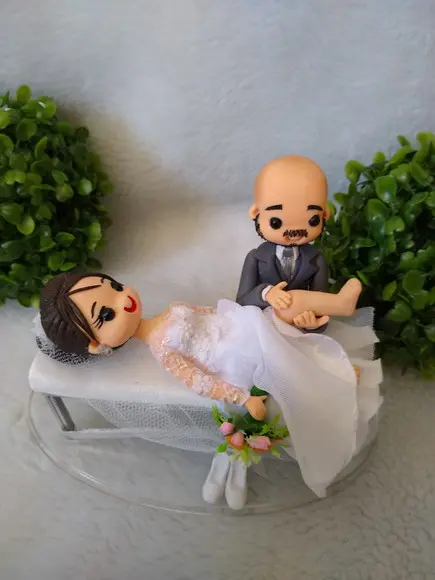 Topo de casamento noivo fisioterapeuta