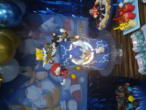 Bolo cenográfico do Sonic com led