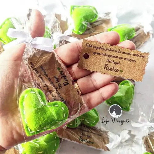 Lembrancinha de Despedida para Amigos -coração Feltro