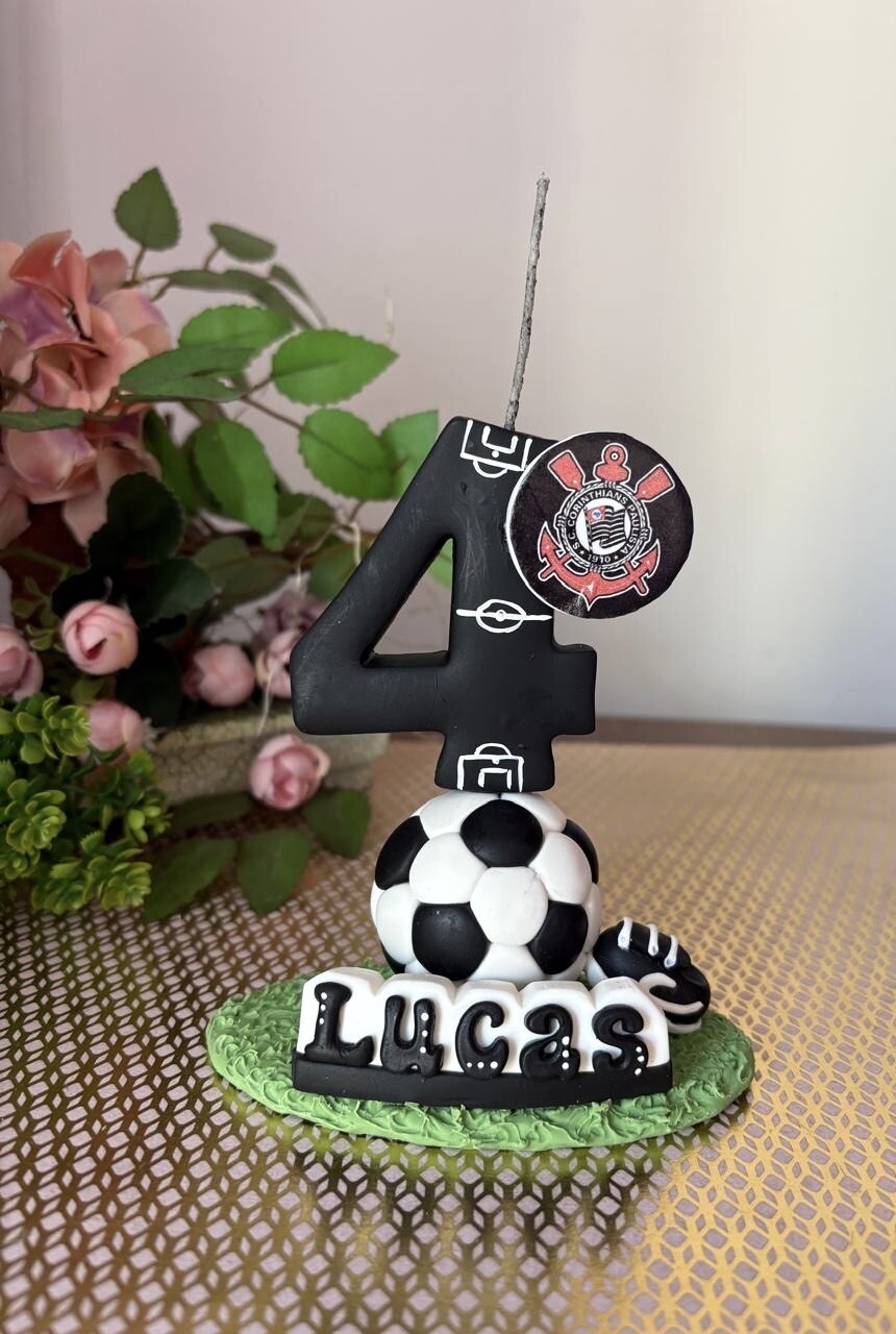 Vela de Aniversário Futebol Personalizado em Biscuit