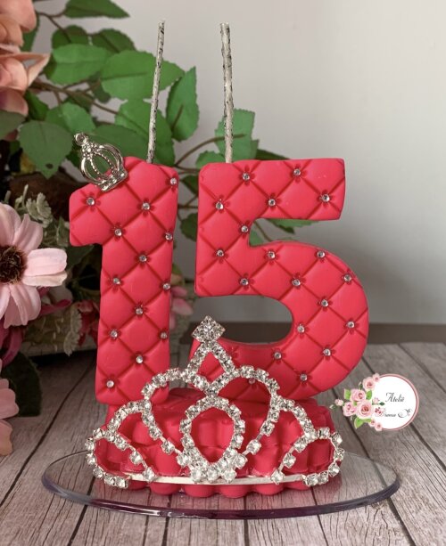 Vela de 15 Anos Personalizada em Biscuit com Coroa de Strass