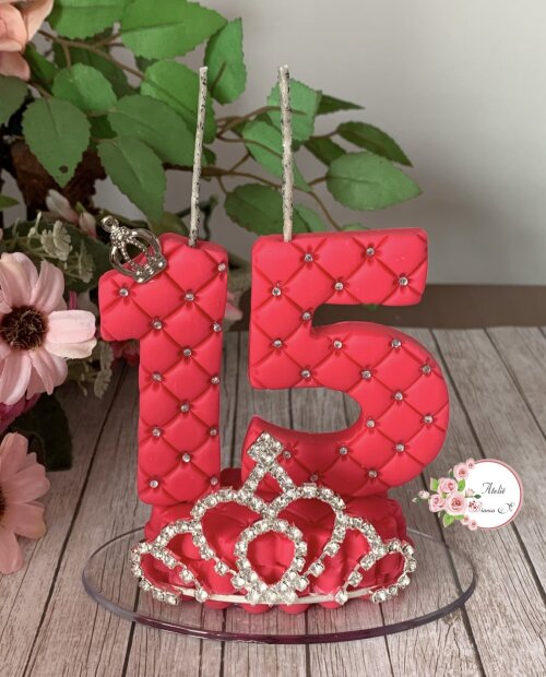Vela de 15 Anos Personalizada em Biscuit com Coroa de Strass