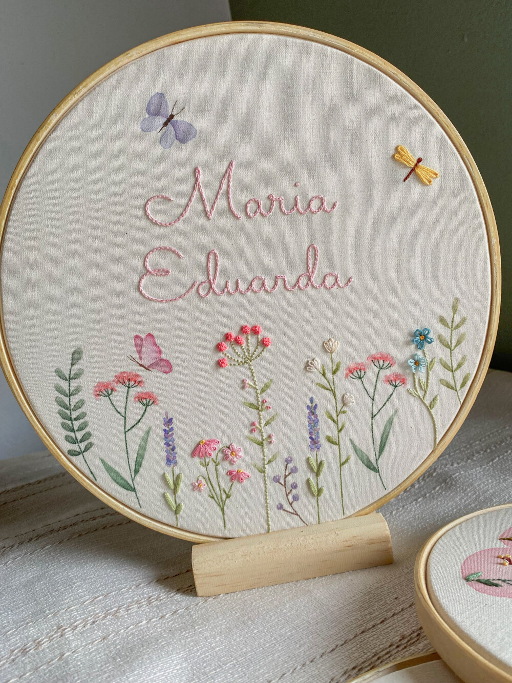 Kit Maternidade Quadros Aquarela e Bordado à Mão