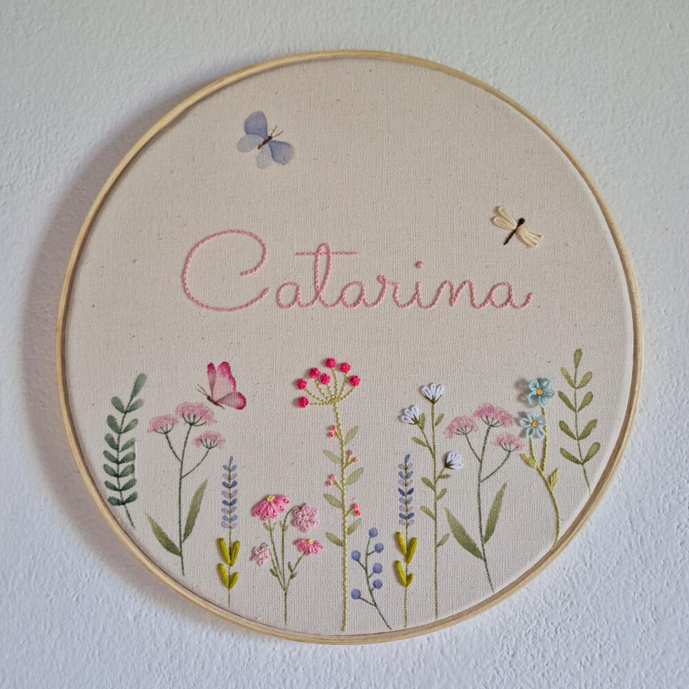 Kit 3 Quadros Decoração Menina Aquarela e Bordado à Mão