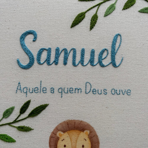 Porta Maternidade Leão Menino Folhas Bordado e Aquarela