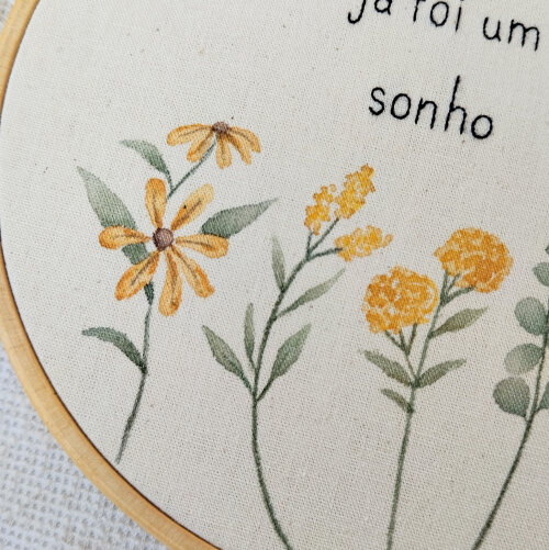 Quadro Bordado e Aquarela Frase Tudo Aqui Já Foi Um Sonho